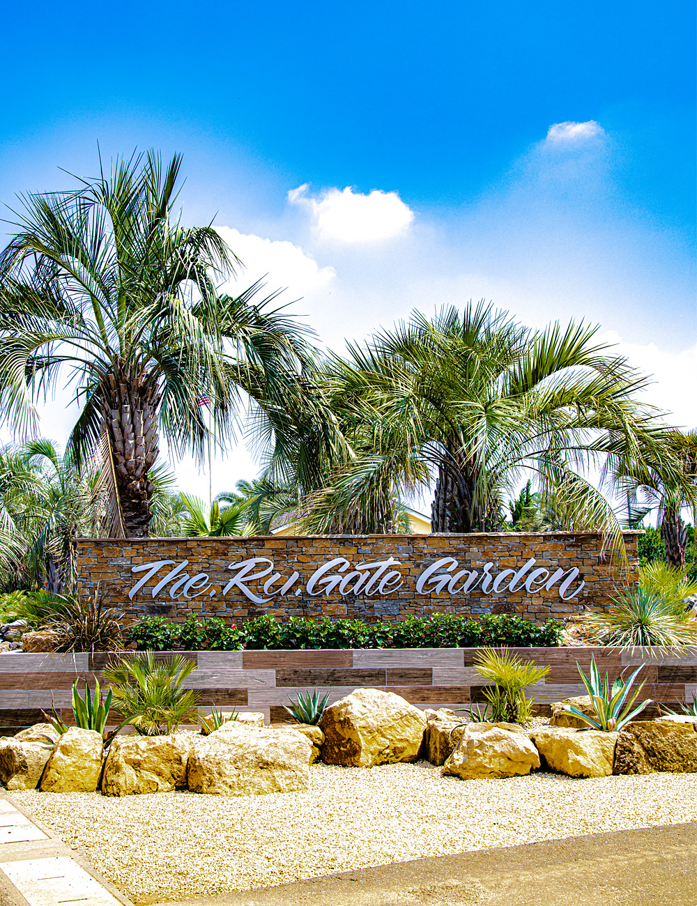 ヤシ販売のザルゲート。埼玉県深谷市でヤシ・ソテツ・ドラセナ等でリゾートを思わせる庭をご提案致します。 ヤシ販売のザルゲート。埼玉県深谷市でヤシ・ソテツ・ドラセナ等でリゾートを思わせる庭をご提案致します。